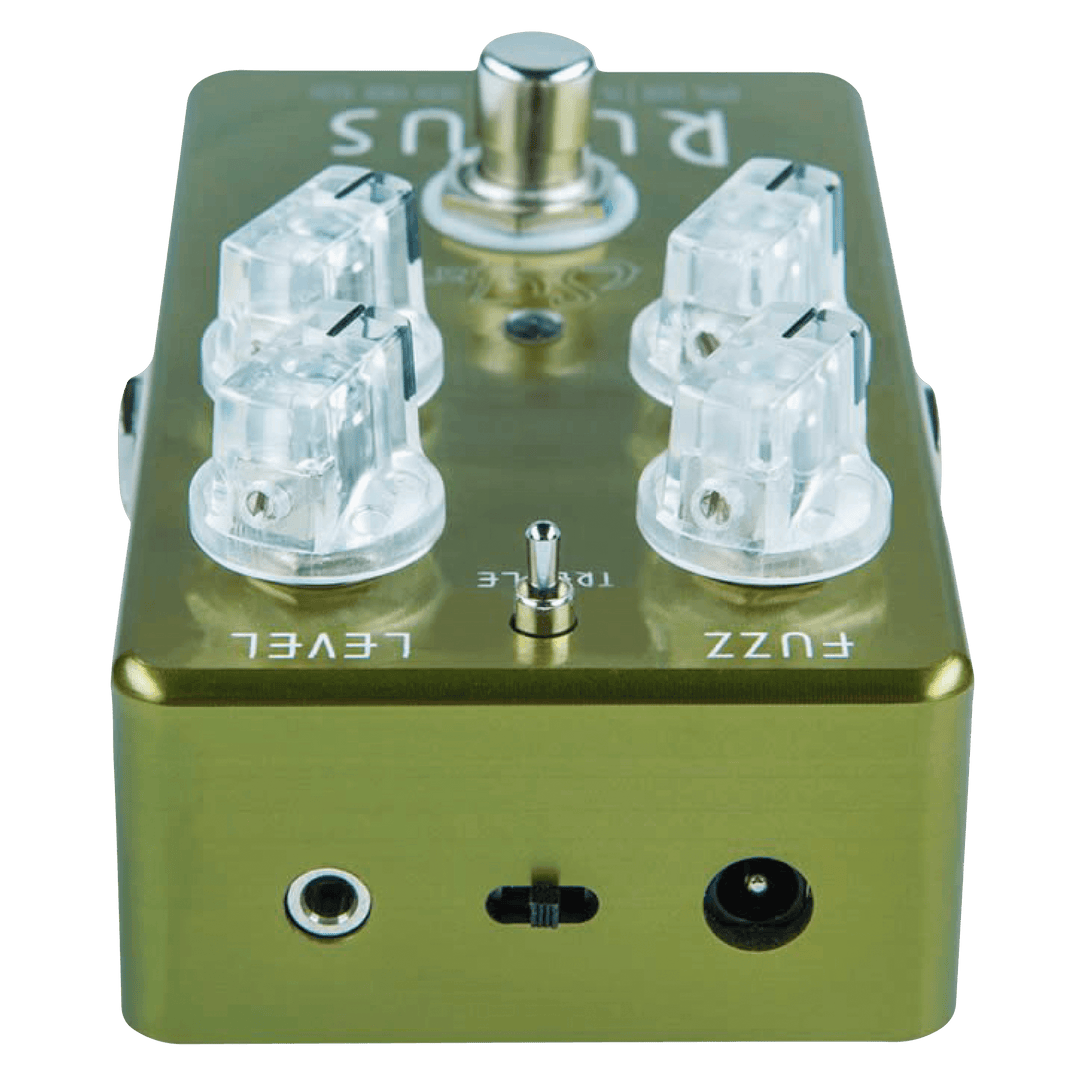 Suhr Rufus Fuzz Reloaded - Pedal de Guitarra | Rufus Reloaded es un pedal único que ofrece una amplia gama de tonos fuzz. Con la edición Re|Loaded, hemos agregado un efecto de octava arriba extremadamente dinámico y táctil. Enfocamos nuestro desarrollo en