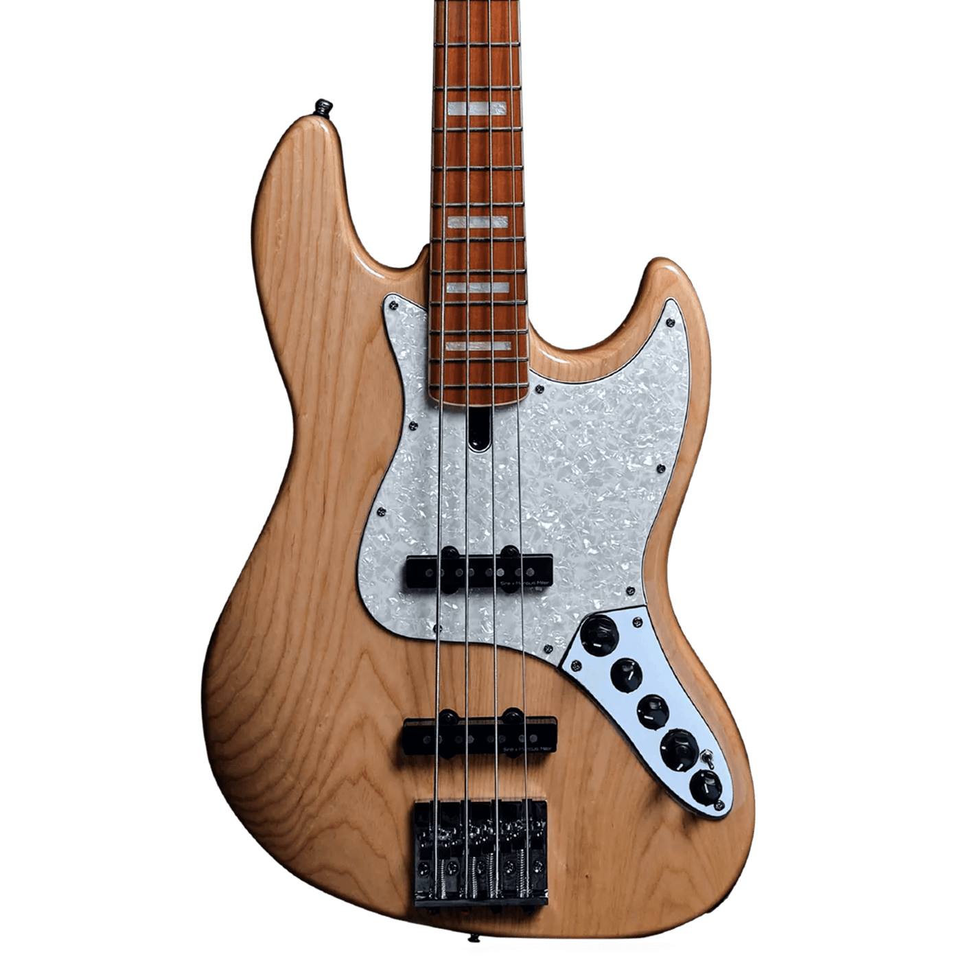 Sire V8 Natural - Cuerpo • Modelo: V• Madera: Swamp Ash / Fresno de Pantano• Terminación: Polyurethane Brazo • Madera: Roasted Hard Maple• Perfil: “C”• Terminación: Satin • Espaciado: 20 mm• Escala: 34” • Nuez: Hueso Diapasón • Madera: Maple / Arce• Radio